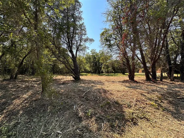 $239,500 | 402 South Shady Shores Road, Shady Shores, TX 76208