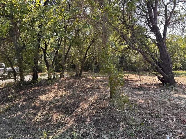 $239,500 | 402 South Shady Shores Road, Shady Shores, TX 76208