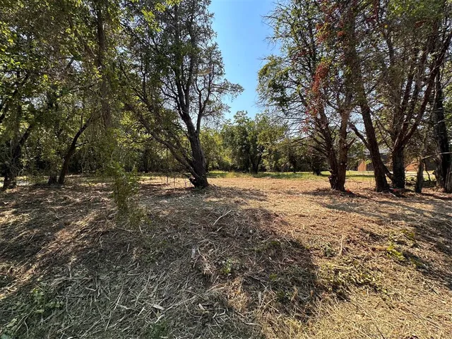 $239,500 | 402 South Shady Shores Road, Shady Shores, TX 76208