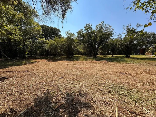 $239,500 | 402 South Shady Shores Road, Shady Shores, TX 76208