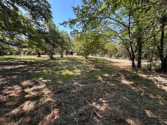 $239,500 | 402 South Shady Shores Road, Shady Shores, TX 76208