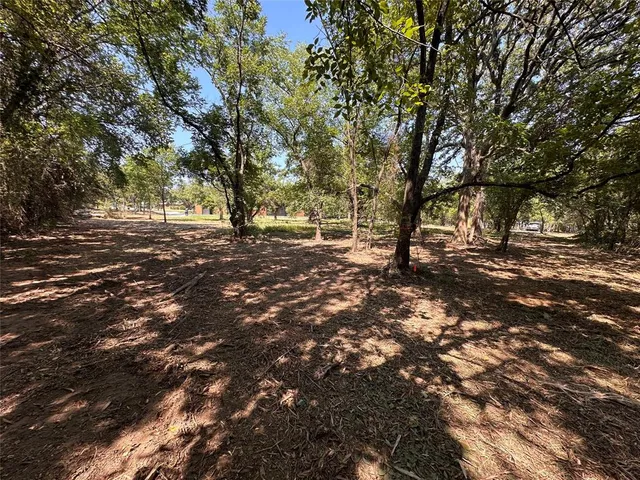 $239,500 | 402 South Shady Shores Road, Shady Shores, TX 76208