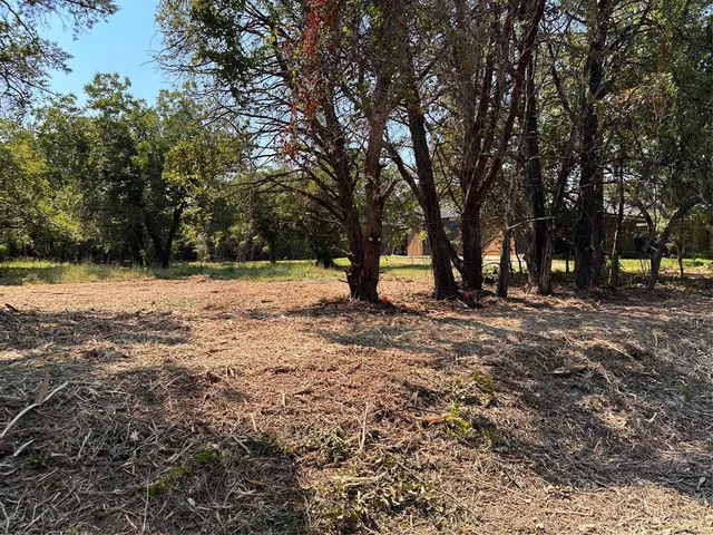 $239,500 | 402 South Shady Shores Road, Shady Shores, TX 76208