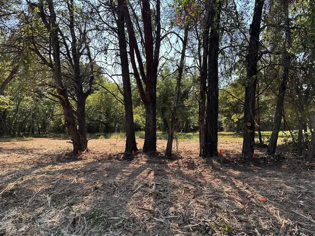 $239,500 | 402 South Shady Shores Road, Shady Shores, TX 76208