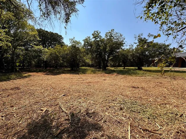 $239,500 | 402 South Shady Shores Road, Shady Shores, TX 76208