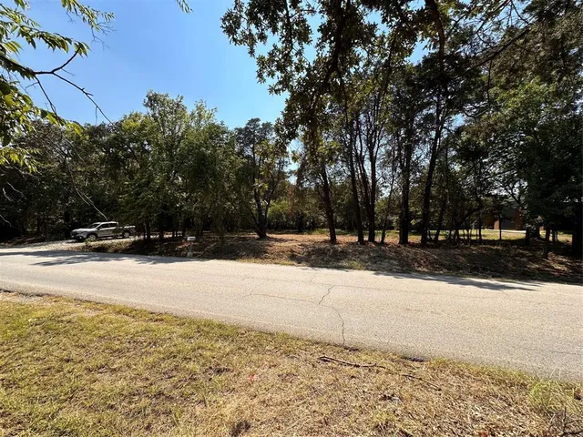 $239,500 | 402 South Shady Shores Road, Shady Shores, TX 76208