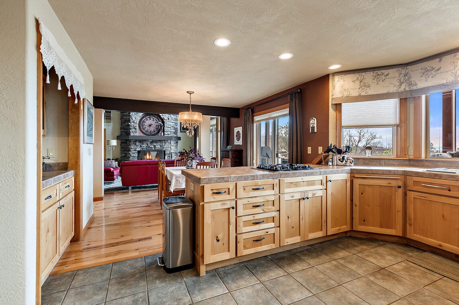 3565 Livingston Road Central Point, OR 97502 - Photo 18 of 47 19
