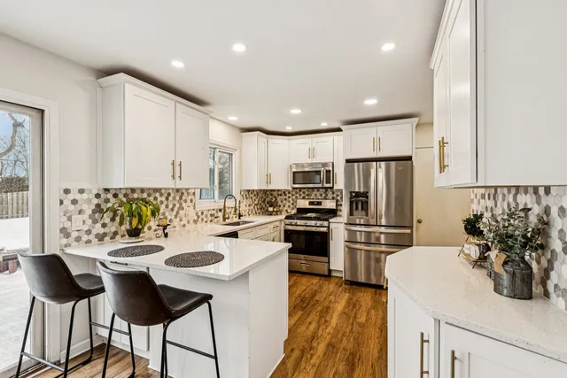 $3,200 | 2071 Madison Avenue, Gurnee, IL 60031