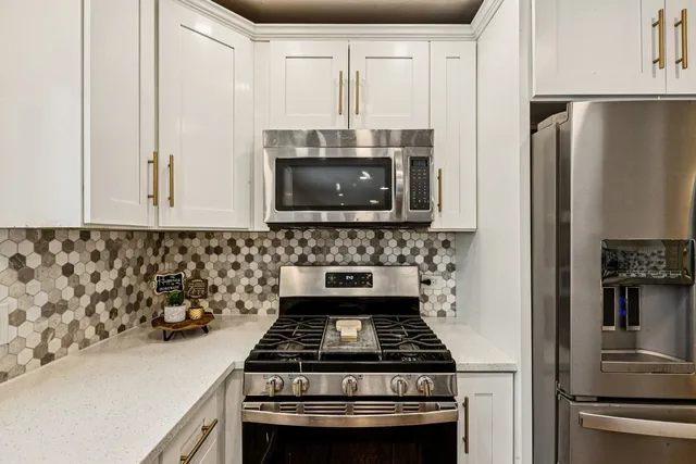 $3,200 | 2071 Madison Avenue, Gurnee, IL 60031