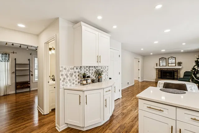 $3,200 | 2071 Madison Avenue, Gurnee, IL 60031