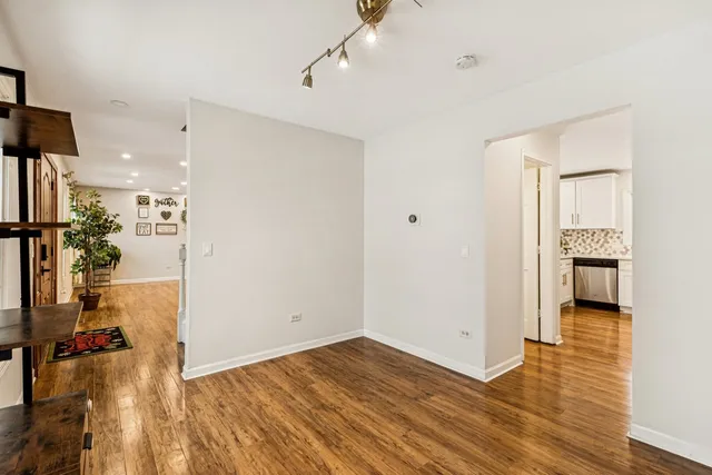 $3,200 | 2071 Madison Avenue, Gurnee, IL 60031