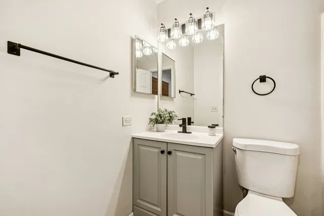 $3,200 | 2071 Madison Avenue, Gurnee, IL 60031