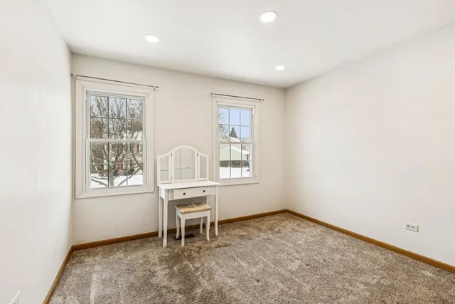 $3,200 | 2071 Madison Avenue, Gurnee, IL 60031