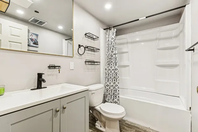 $3,200 | 2071 Madison Avenue, Gurnee, IL 60031