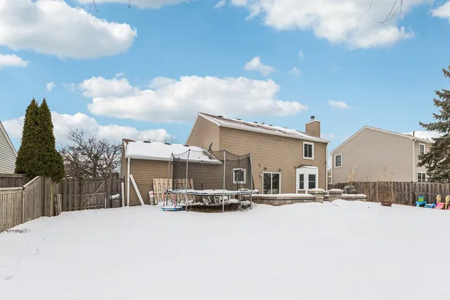 $3,200 | 2071 Madison Avenue, Gurnee, IL 60031