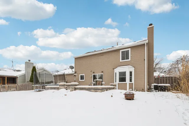 $3,200 | 2071 Madison Avenue, Gurnee, IL 60031
