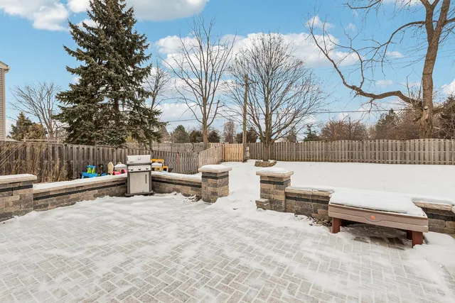 $3,200 | 2071 Madison Avenue, Gurnee, IL 60031