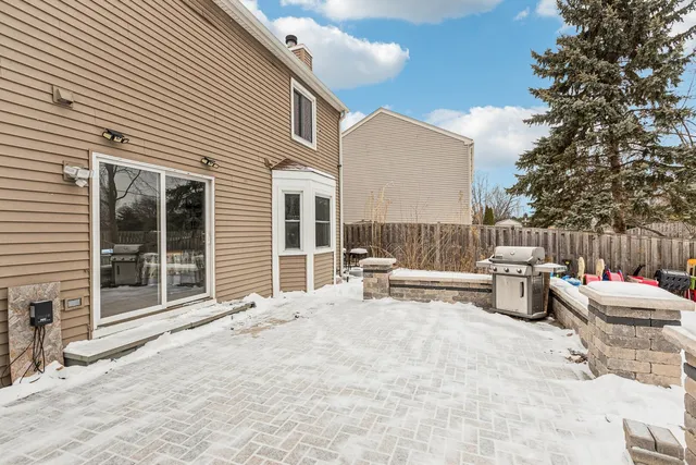 $3,200 | 2071 Madison Avenue, Gurnee, IL 60031