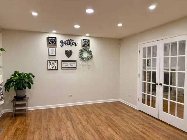 $3,200 | 2071 Madison Avenue, Gurnee, IL 60031