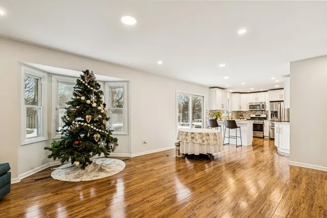 $3,200 | 2071 Madison Avenue, Gurnee, IL 60031