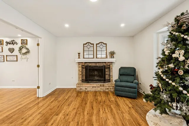 $3,200 | 2071 Madison Avenue, Gurnee, IL 60031