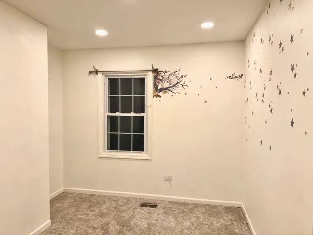 $3,200 | 2071 Madison Avenue, Gurnee, IL 60031