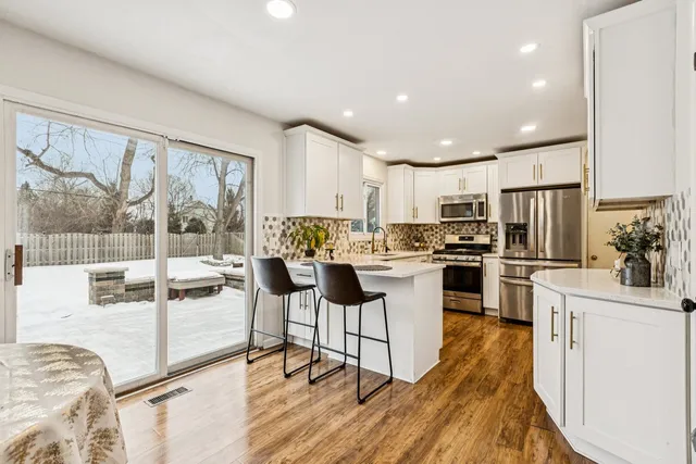 $3,200 | 2071 Madison Avenue, Gurnee, IL 60031