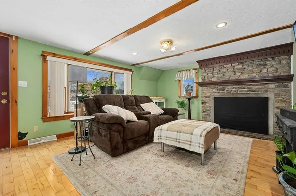 $388,900 | 13 Harwood Street, Oxford, MA 01540