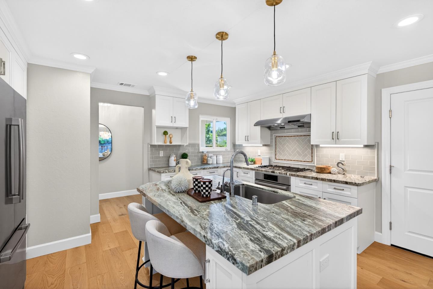 1422 Wright Avenue Sunnyvale, CA 94087 - Photo 11 of 34