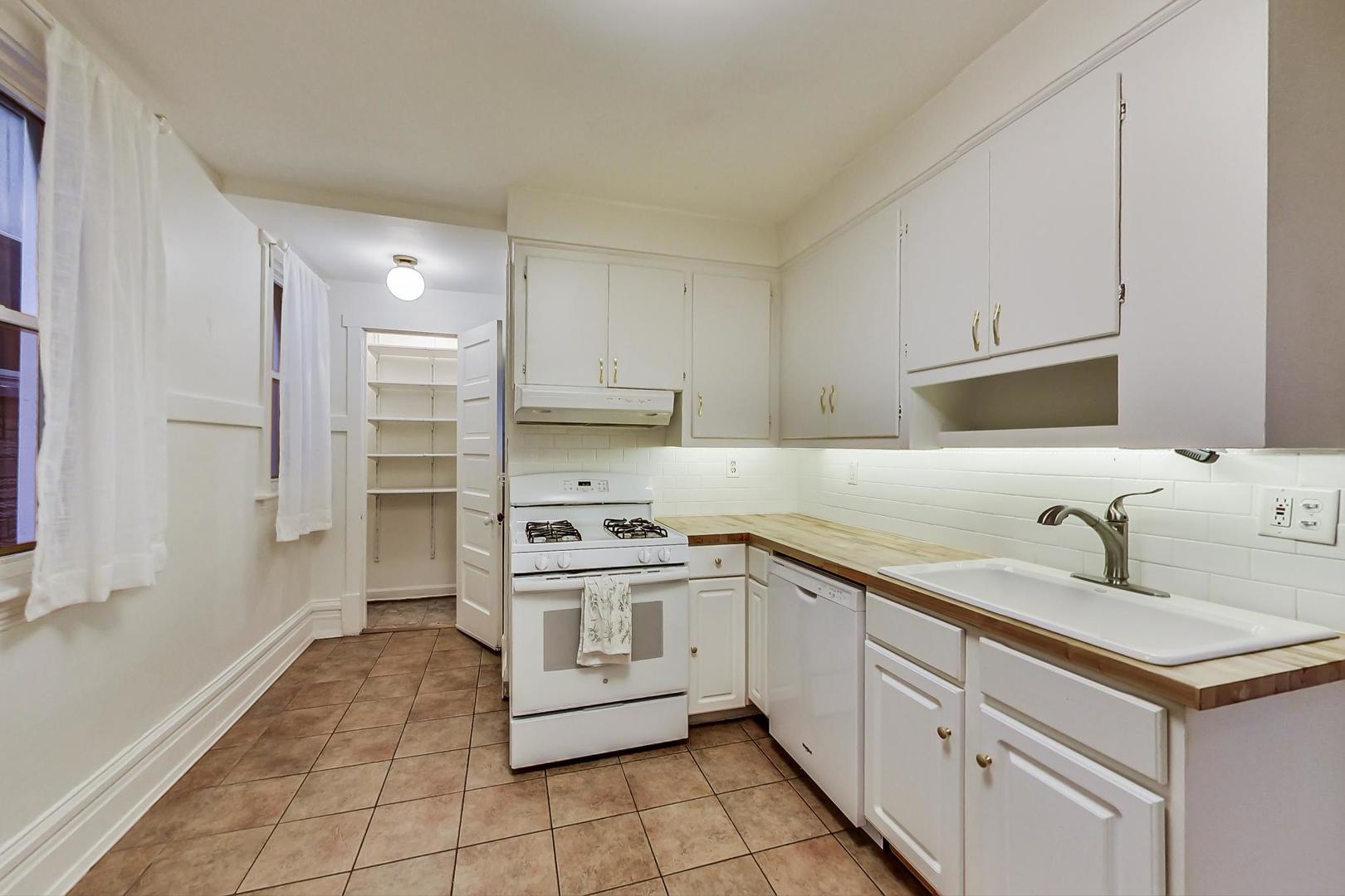 1900 West Nelson Street Chicago, IL 60657 - Photo 15 of 62