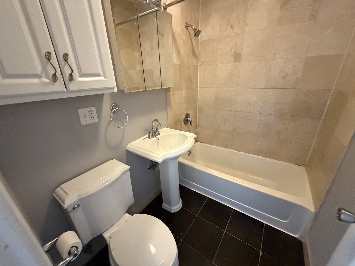 2704 West Arthur Avenue, Unit 3S Chicago, IL 60645 - Photo 9 of 11 a bathroom with a sink a toilet and bathtub