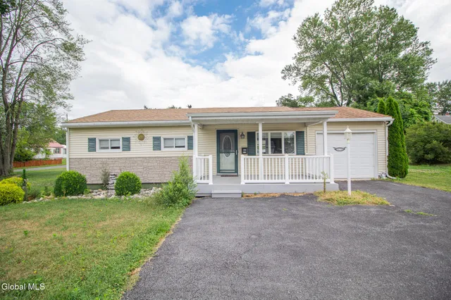$2,400 | 3275 Maryvale Drive, Schenectady, NY 12304