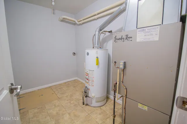 $2,400 | 3275 Maryvale Drive, Schenectady, NY 12304