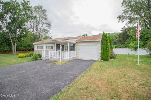 $2,400 | 3275 Maryvale Drive, Schenectady, NY 12304