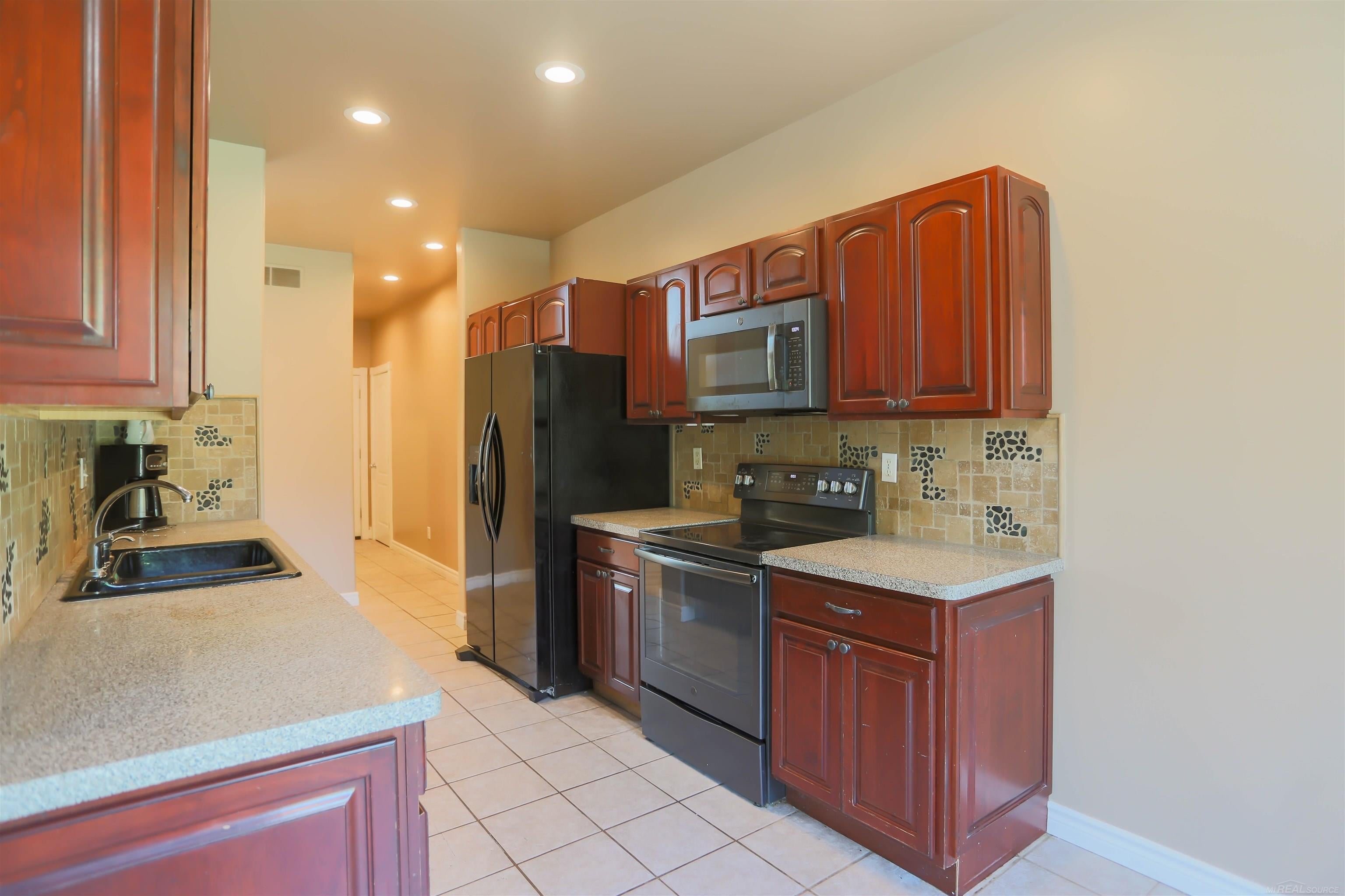18475 Pratt Road Armada, MI 48005 - Photo 29 of 45 Gallery Image 29