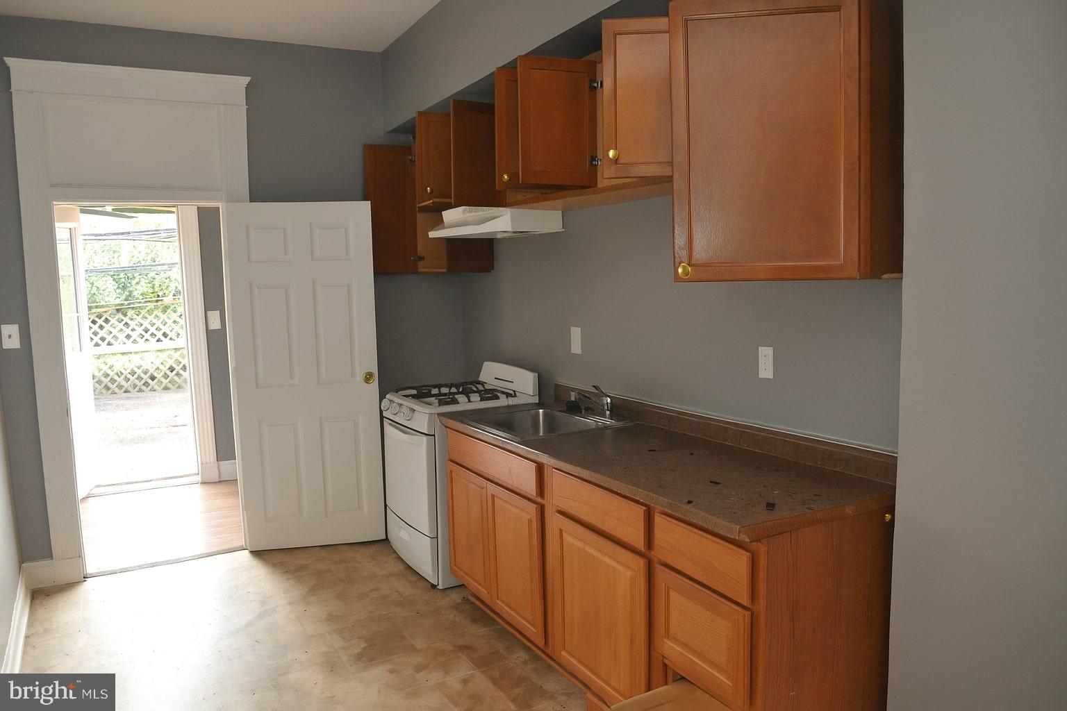 1658 East 25th Street Baltimore, MD 21213 - Photo 2 of 15