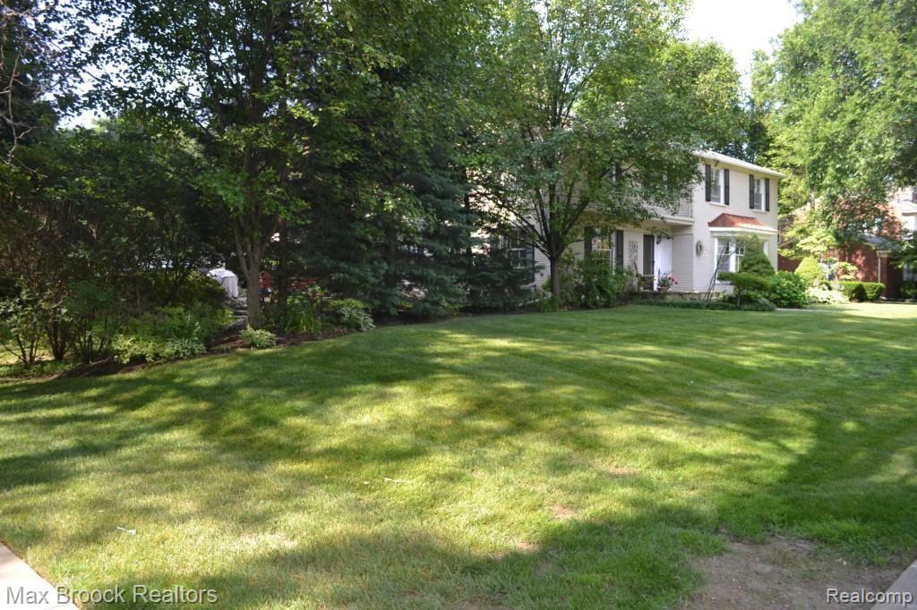 2515 Amberly Road Bloomfield Hills, MI 48301 - Photo 4 of 26 DSC_0215.jpg