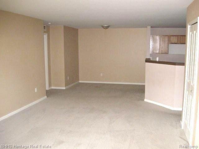 4126 Hampton Ridge Boulevard, Unit 70 Howell, MI 48843 - Photo 15 of 16 Living Room
