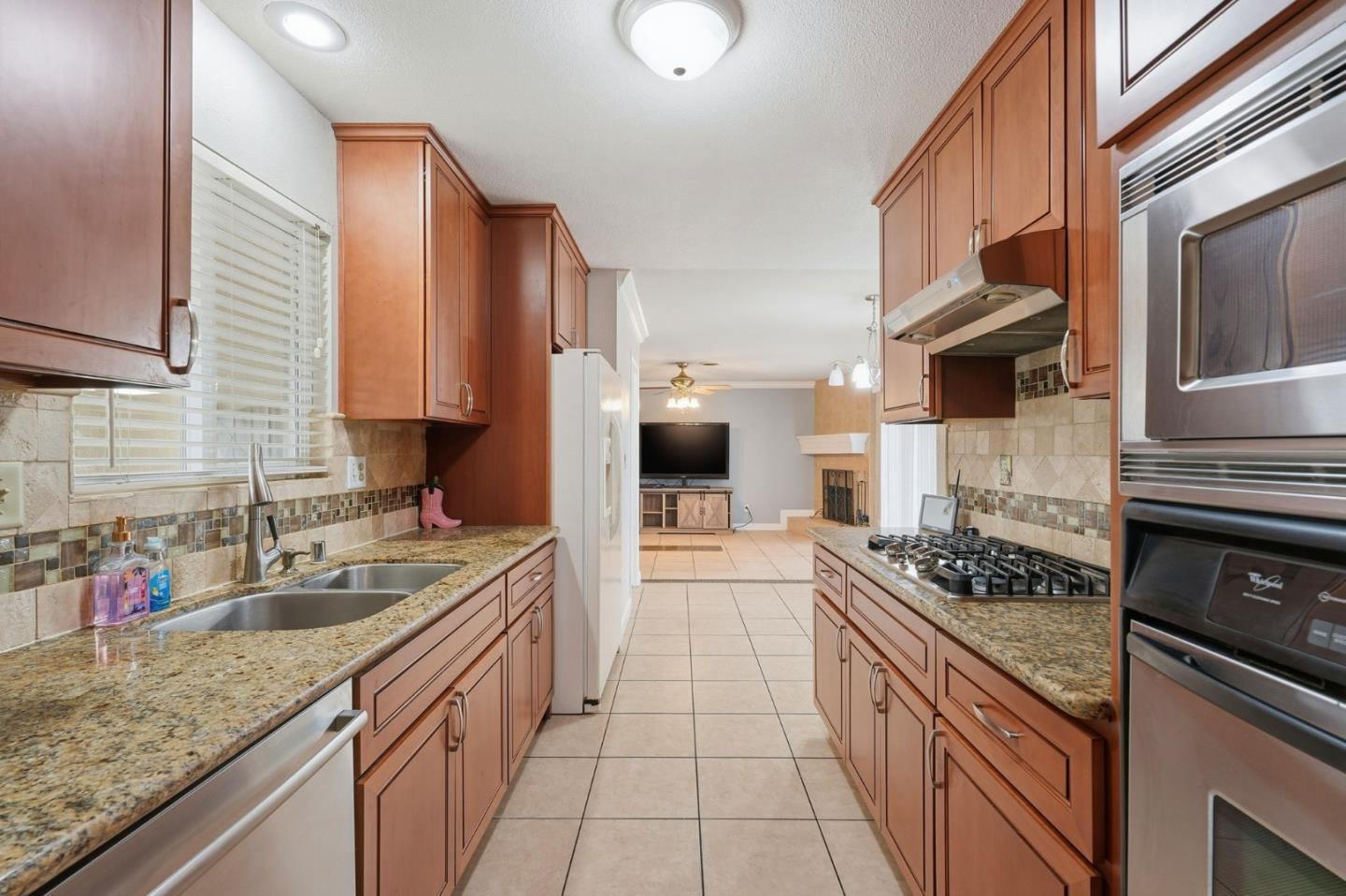 2425 Meadow Rue Drive Modesto, CA 95355 - Photo 5 of 38