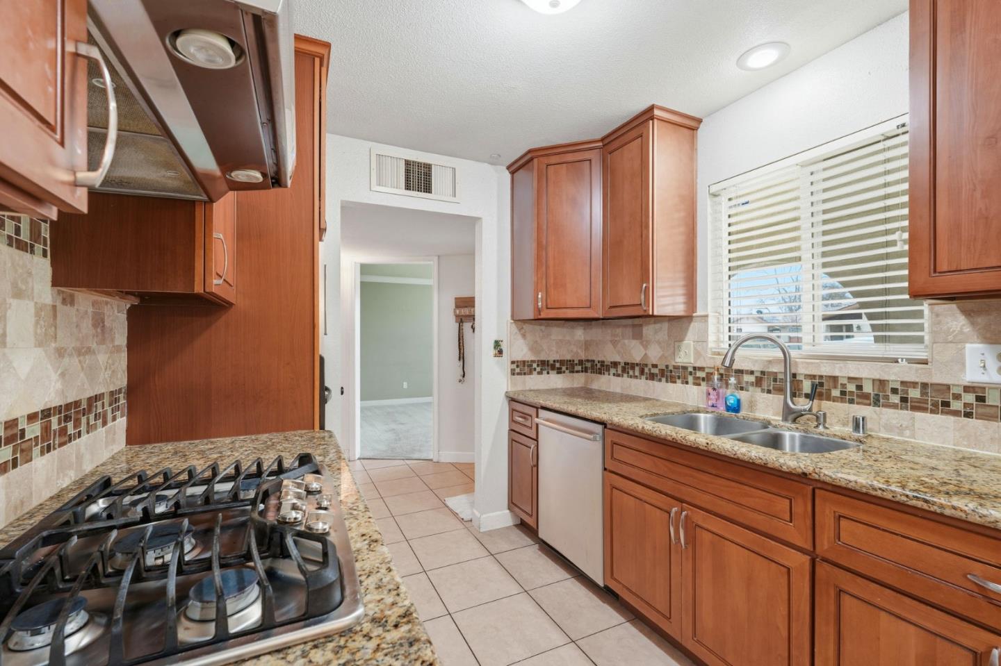 2425 Meadow Rue Drive Modesto, CA 95355 - Photo 6 of 38