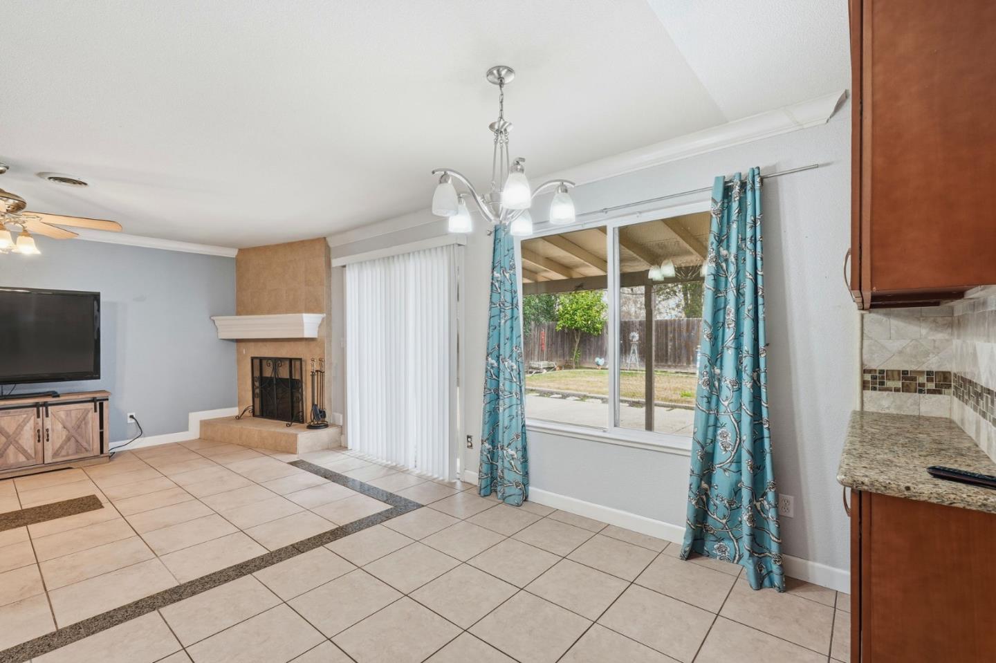 2425 Meadow Rue Drive Modesto, CA 95355 - Photo 8 of 38