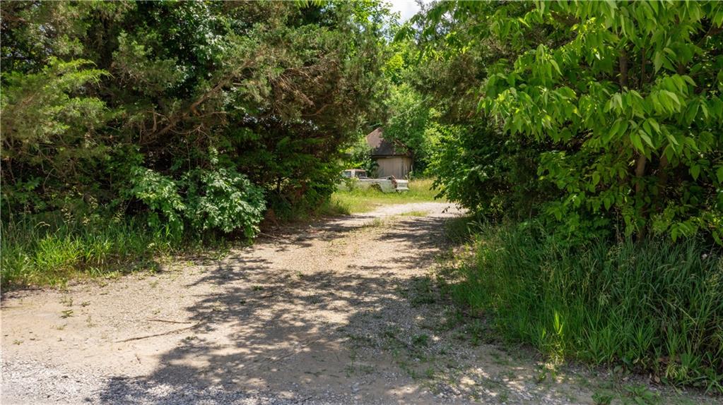 1986 Rock Creek Road Ottawa, KS 66067 - Photo 8 of 12