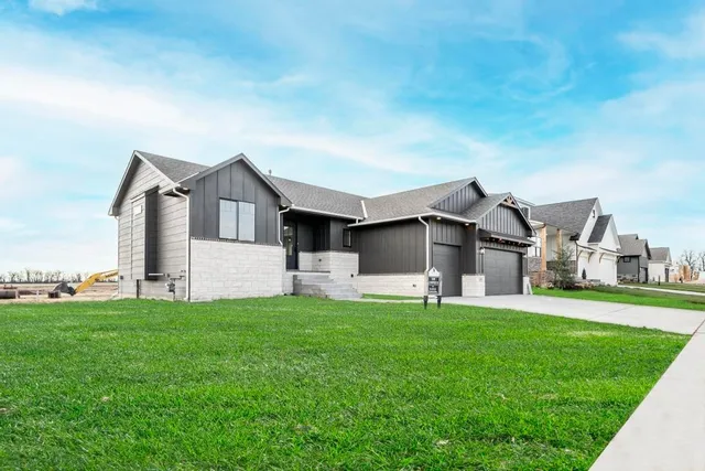 $355,601 | 1149 West Shellbark Lane, Goddard, KS 67052