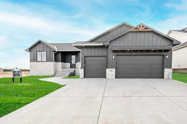 $355,601 | 1149 West Shellbark Lane, Goddard, KS 67052