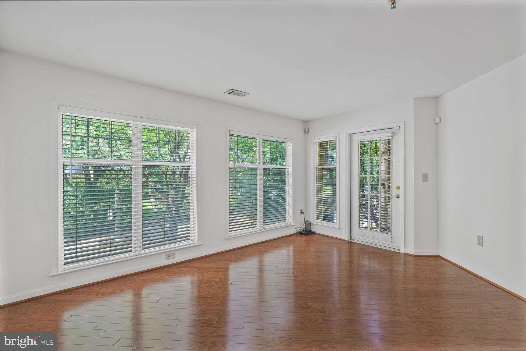 5575 Seminary Road, Unit 109 Falls Church, VA 22041 - Photo 3 of 20 Living Room