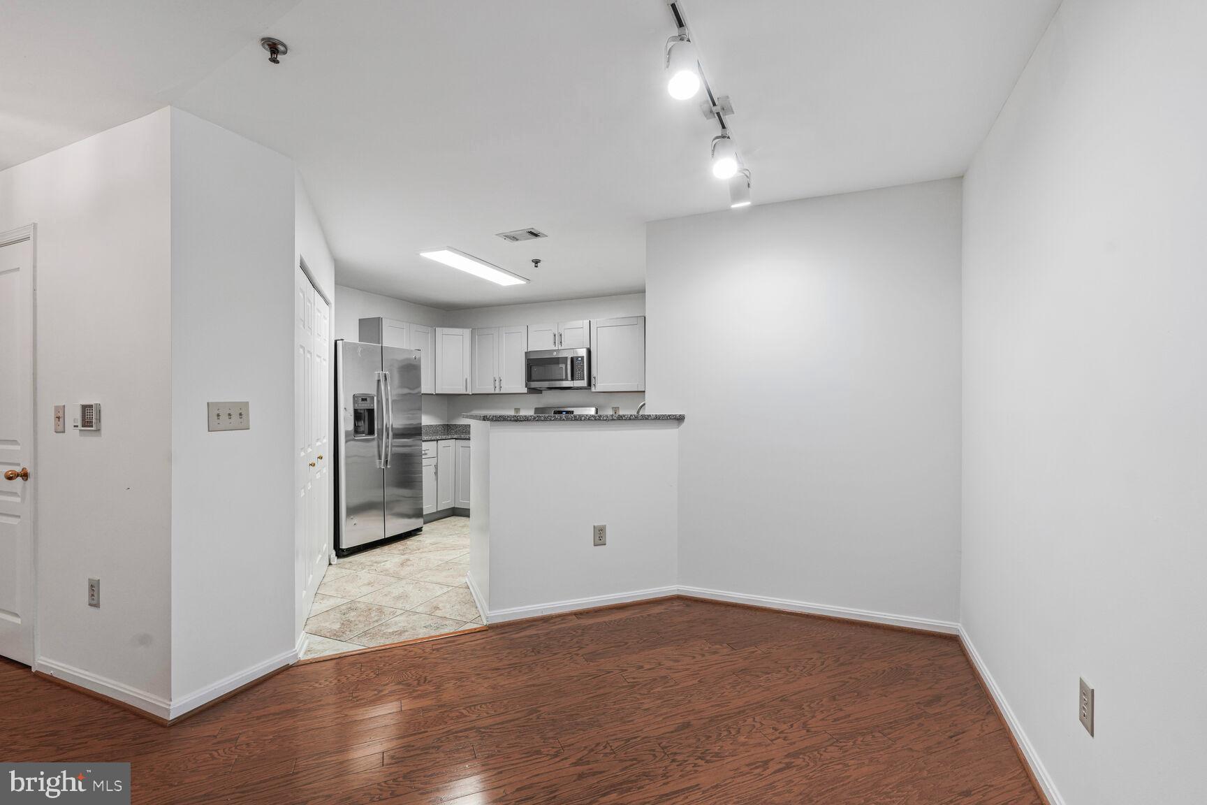 5575 Seminary Road, Unit 109 Falls Church, VA 22041 - Photo 5 of 20 Dining Area