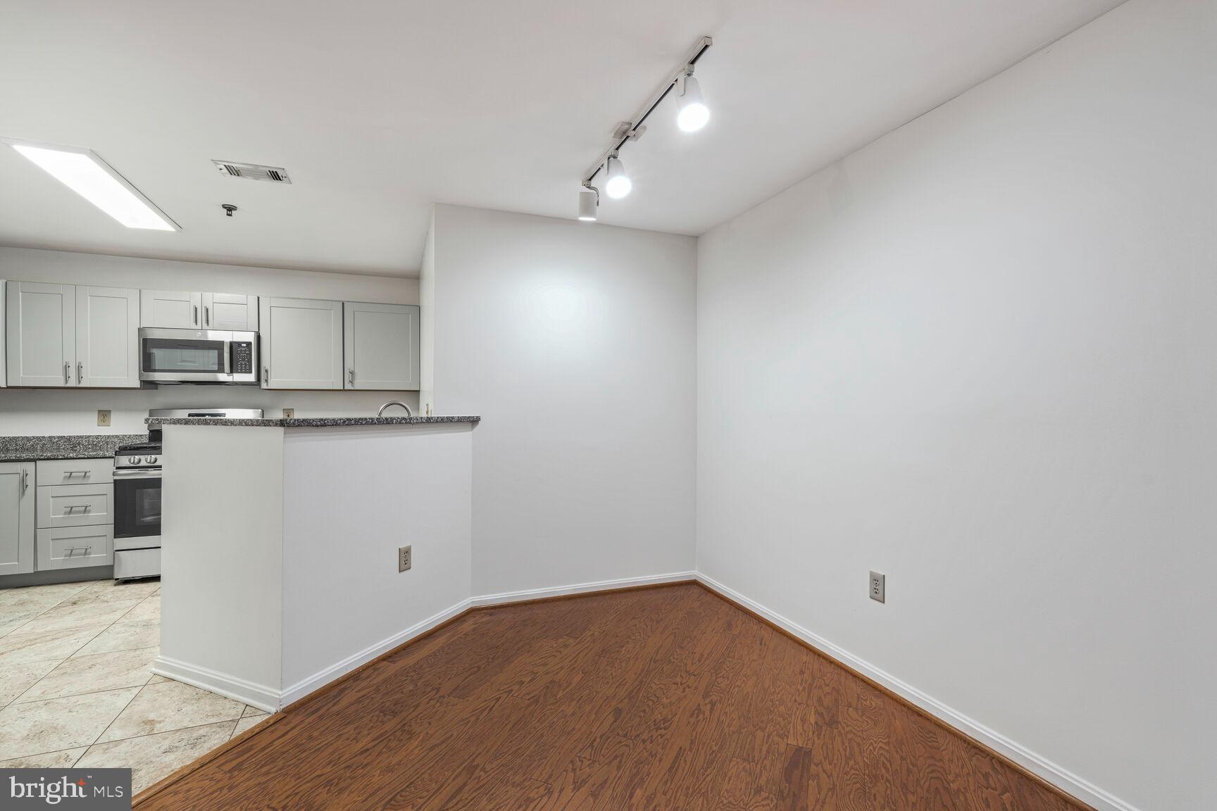 5575 Seminary Road, Unit 109 Falls Church, VA 22041 - Photo 6 of 20 Dining Area