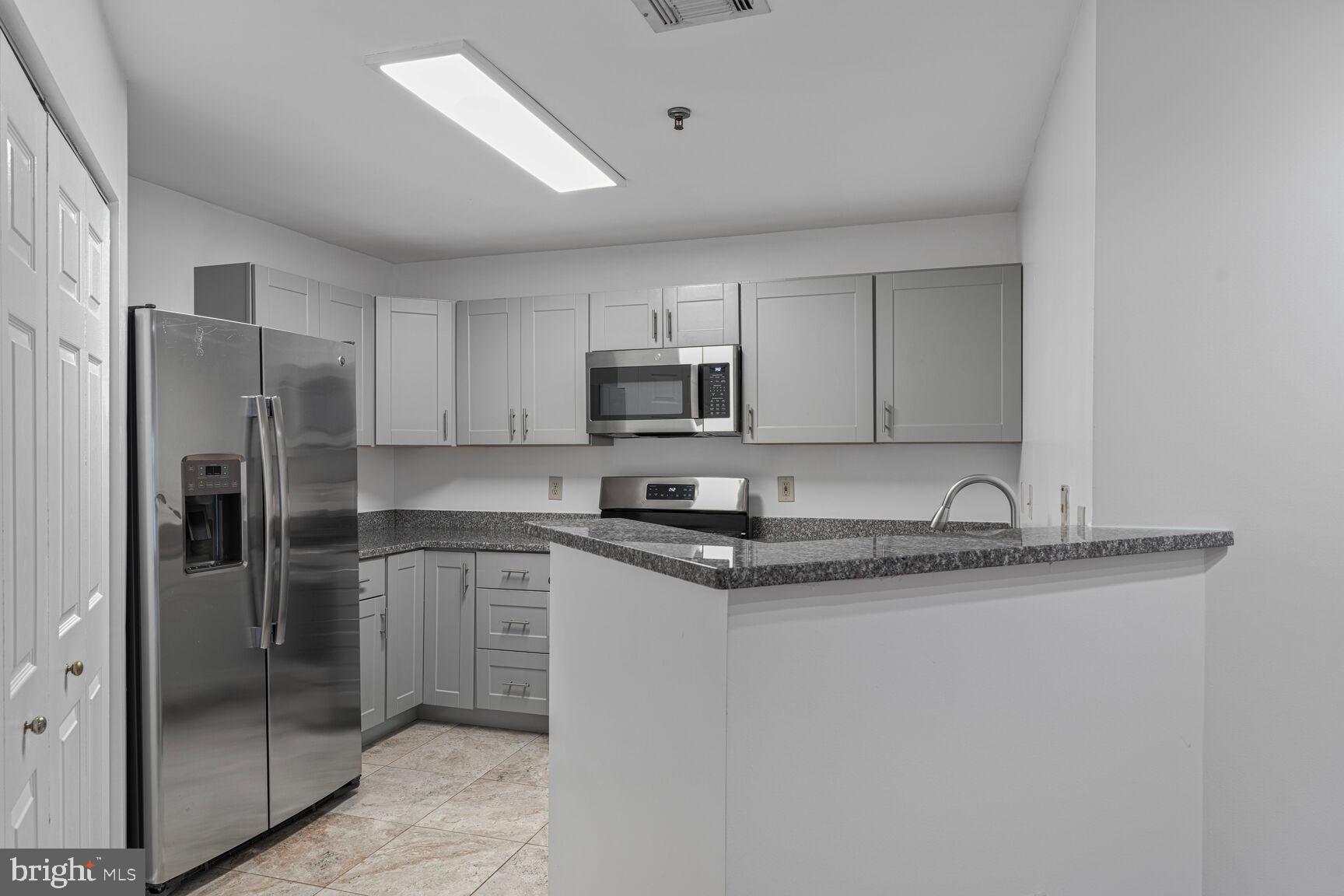 5575 Seminary Road, Unit 109 Falls Church, VA 22041 - Photo 7 of 20 Kitchen