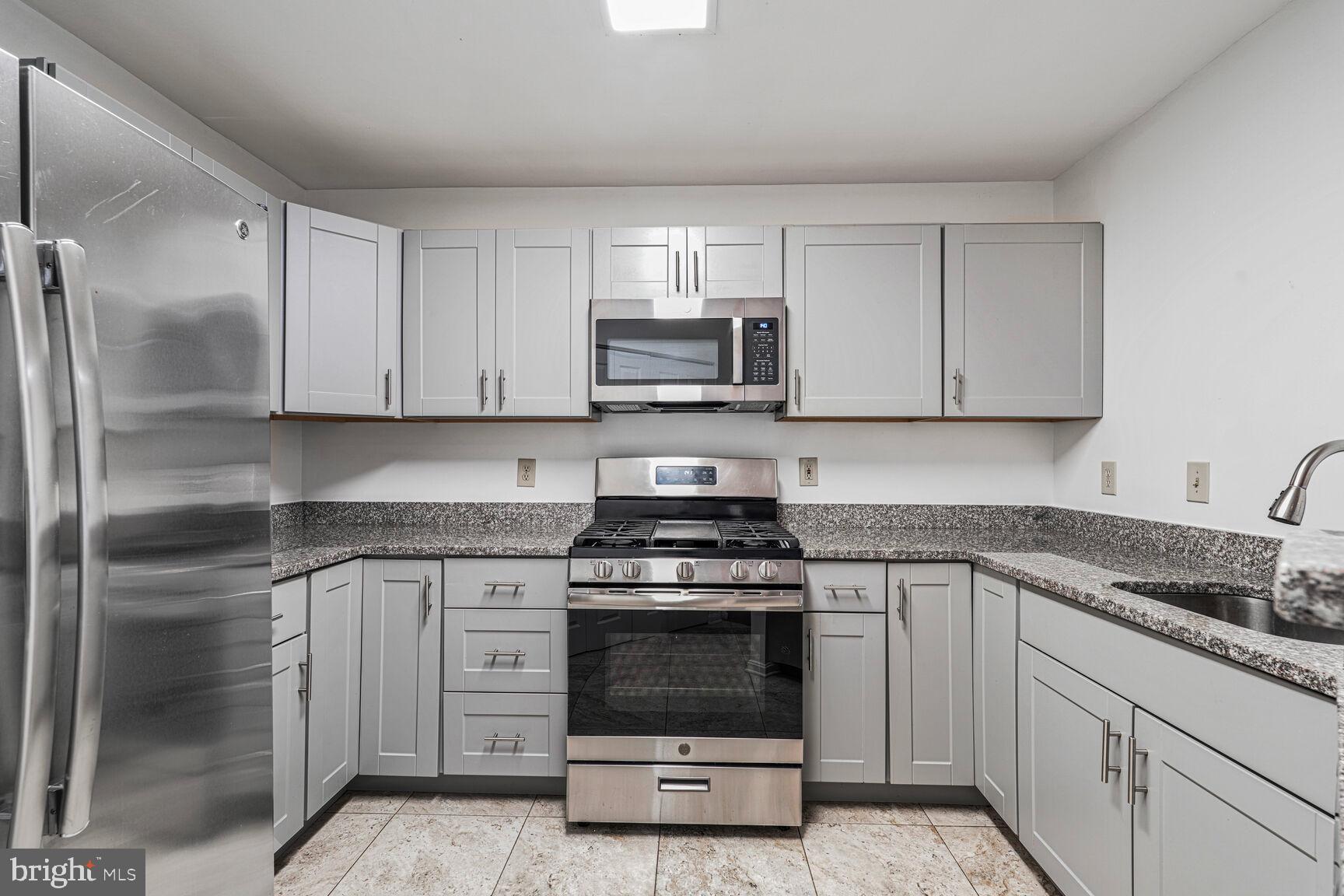 5575 Seminary Road, Unit 109 Falls Church, VA 22041 - Photo 8 of 20 Kitchen