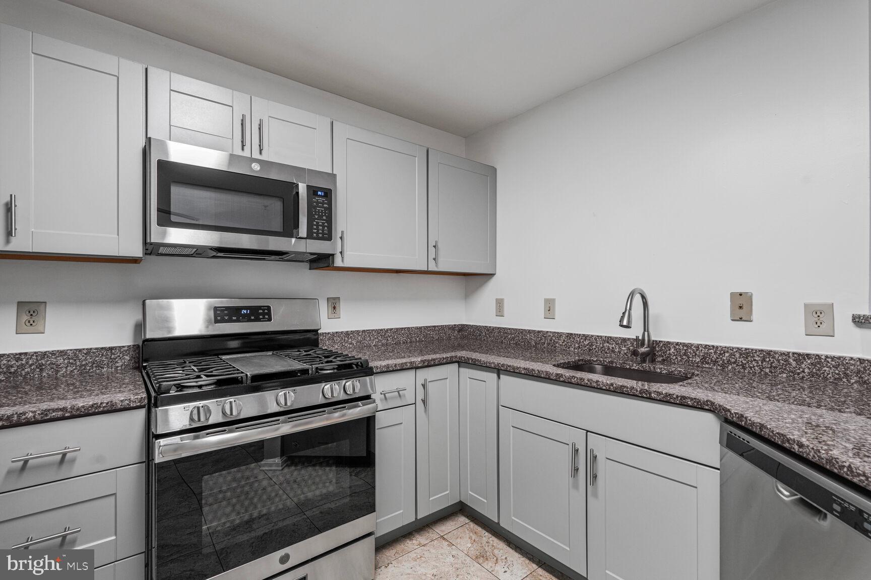 5575 Seminary Road, Unit 109 Falls Church, VA 22041 - Photo 9 of 20 Kitchen